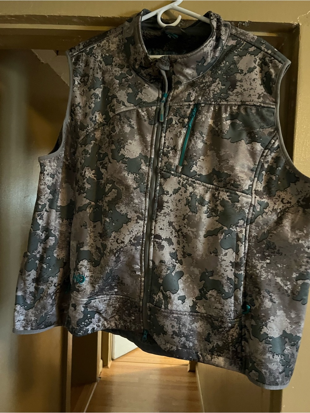 Quilted Camouflage Vest in Gray - Women's Outdoor Layer